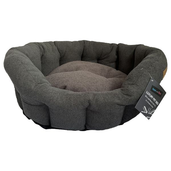 Hem &amp; Boo Luxury Oval Pleated Dog Bed