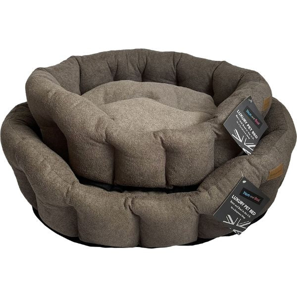 Hem &amp; Boo Luxury Oval Pleated Dog Bed